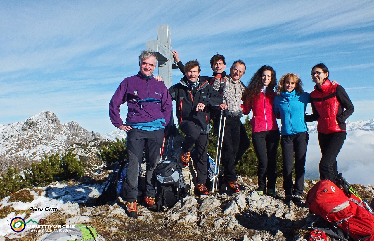 03 In vetta al Monte Cancervo (1835 m) ...alle spalle il Venturosa.JPG